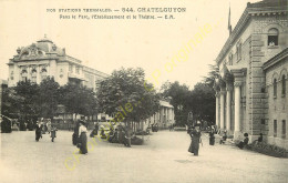 63.  CHATELGUYON .  Dans Le Parc . Etablissement Et Théatre . CPA Animée . - Châtel-Guyon