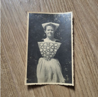 Carte Photo Portrait Femme En Costume Breton Coiffe - Anonieme Personen