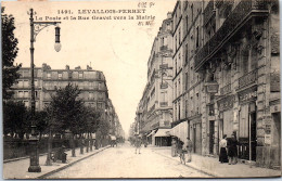92 LEVALLOIS PERRET - La Poste Et Rue Gravel Vers La Mairie - Levallois Perret