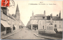 28 CHATEAUDUN - Rue Gambetta Et Le Gaulois Vaincu - Chateaudun