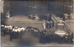 76 ROUEN - CARTE PHOTO - Arrivee De La Cloche Devant La Cathedrale - Rouen