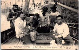 14 TROUVILLE SUR MER - La Soupe A Bord Du Bateau De Peche  - Trouville