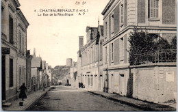 37 CHATEAURENAULT - La Rue De La Republique. - Autres & Non Classés