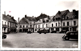 72 LA CHARTRE SUR LE LOIR - Place De La Republique. - Other & Unclassified