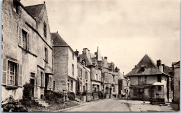 56 ROCHEFORT EN TERRE - Vieilles Maisons Sur La Place Du Puits - Rochefort En Terre