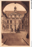 AKRP3-0313-55 - VERDUN - Cour D'honneur De L'hotel De Ville  - Verdun