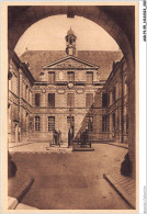 AKRP3-0314-55 - VERDUN - Cour D'honneur De L'hotel De Ville  - Verdun