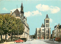 93 - Saint Denis - L'Eglise Abbatiale Et L'Hôtel De Ville - Automobiles - CPM - Voir Scans Recto-Verso - Saint Denis