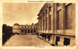 *CPA - 51 - EPERNAY - Cour D'Honneur Des établissements MOËT ET CHANDON - Epernay