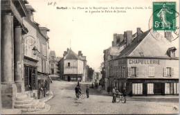 08 RETHEL - La Place De La Republique Et Palais De Justice - Rethel