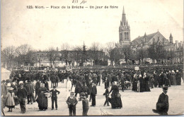 79 NIORT - Place De La Breche Un Jour De Foire - Niort