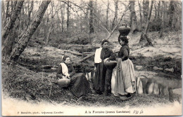 40 - Jeunes Landaises A La Fontaine. - Autres & Non Classés