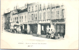 55 STENAY - La Place Du Marche, Les Arcades. - Stenay