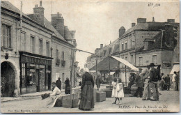 37 BLERE - La Place Du Marche Au Ble. - Bléré