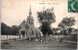 45 ARTENAY - La Place Et Eglise Saint Victor. - Artenay
