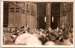 80 ABBEVILLE - CARTE PHOTO - Procession Religieuse Devant La Cathedrale  - Abbeville
