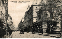 NÂ° 4037 Z -cpa Avignon -rue De La RÃ©publique- - Avignon