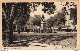 NÂ° 4707 Z -cpa PÃ©rigueux -place Et Monument Bugeaud- - Périgueux