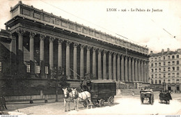 NÂ° 5283 Z -cpa Lyon -le Palais De Justice- Attelage Omnibus St Sulpice- - Taxis & Cabs