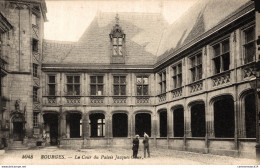 NÂ° 5934 Z -cpa Bourges -la Cour Du Palais Jacques Coeur- - Bourges