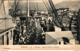 NÂ° 5664 Z -cpa Toulon -Couronne Hissez Le Canot4, Amarrez- - Warships