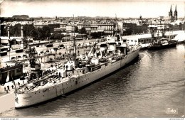 NÂ° 5588 Z -cpsm Port De Bordeaux -croiseur Devant Les Quinconces- - Guerre