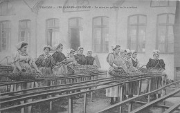 85-LES-SABLES-D'OLONNE - LA MISE EN GRILLES DE LA SARDINE - Sables D'Olonne