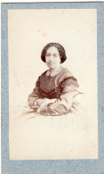 Photo CDV D'une Femme élégante Posant Dans Un Studio Photo A Strasbourg - Alte (vor 1900)