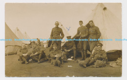 C006786 Men. Uniforms. Military. Army. Tents In The Background - Monde