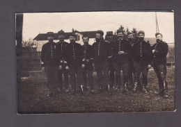 Carte Photo à Situer Guerre 14-18 Groupe Militaires Gare ? En Arriere Plan Dest. Belfié La Rappe Bains Les Bains  51973 - Guerre 1914-18