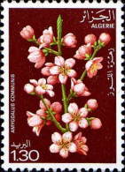 Algérie (Rep) Poste N** Yv: 681 Mi:720 Amygdalus Communis - Algeria (1962-...)