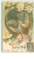 N°9928 - Carte Fantaisie Gaufrée - Joyeux Noël - Fillette Regardant Dan Sun Médaillon - Other & Unclassified