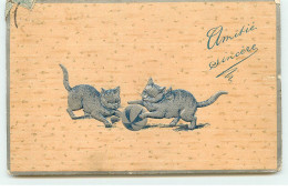 N°17598 - Carte Gaufrée - Amitié Sincère - Chats Jouant Avec Une Balle - Cats