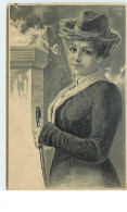 N°3495 - Carte Gaufree - Femme Avec Un Chapeau Et Une Canne - Women