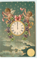 N°19749 - Carte Gaufrée - Fröhliches Neujahr - Anges Près D'une Horloge Décorée De Fleurs - Neujahr