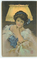 N°19611 - E.B. - Jeune Femme Se Tenant La Tête, Assise Devant Une Lampe - Women