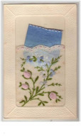 N°395 - Carte Brodée - Fleurs Et Pochette Bleue - Bestickt