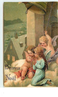 N°13071 - Carte Gaufrée - Heureux Noël - Anges Sonnant Une Cloche - Other & Unclassified