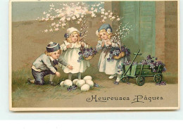 N°11933 - Carte Gaufrée - Heureuses Pâques - Enfants Ramassant Des Oeufs - Easter