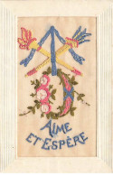 N°24054 - Carte Brodée - Aime Et Espère - Couronne De Fleurs, Et Flèches - Bestickt