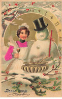 N°24085 - Carte Gaufrée - Bonne Année - Une Servante Trinquant Avec Un Bonhomme De Neige - Nouvel An