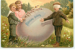N°23035 - Carte Gaufrée - Pâques - Enfants Près D'un Oeufs, Un Garçon Portant Un Bandeau Sur Les Yeux - Easter
