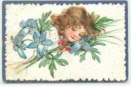 N°23050 - Carte Gaufrée - Style Brundage - Fillette Dormant Parmi Des Fleurs - Autres & Non Classés