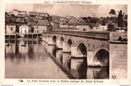 NÂ°9329 Z -cpa L'Isle Jourdain -le Pont Romain Avac La Statue Antique De Saint Sylvain- - L'Isle Jourdain