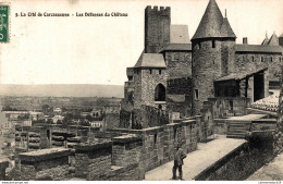 NÂ°9584 Z -cpa La CitÃ© De Carcassonne -les DÃ©fenses Du ChÃ¢teau- - Carcassonne