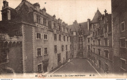 NÂ°10655 Z -cpa Pau -le ChÃ¢teau -la Cour IntÃ©rieure- - Castles