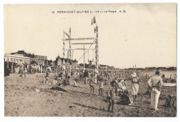 Cpa. 44 PORNICHET (ar. Saint Nazaire) La Plage (Jeux De Sable, Education Physique)  Ed. Ouary, Tabac "Au Bon Coin" N° 18 - Pornichet