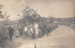 AUTRECHES - CHEVILLECOURT - Carte Photo - La Première Cabane - 1917 - Personnages - Sonstige & Ohne Zuordnung