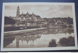 CPA (24) Périgueux Les Quais Et La Cathédrale Vue Prise Du Pont Saint Georges - Périgueux