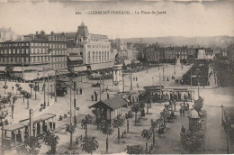 63 - CLERMONT-FERRAND - RUE PLACE DE JAUDE - GARE DE TRAMWAYS ET TRAMS - Clermont Ferrand